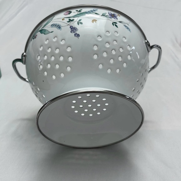 Pfaltzgraff April Flowers Enamel Colander Strainer - Picture 6 of 11